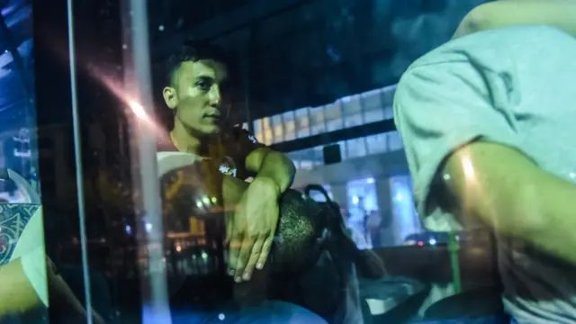 Gözaltına alınan askerler