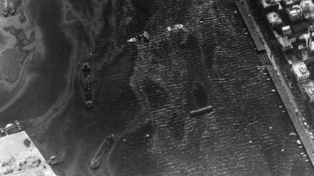 11 ноября 1956 года: Суэцкий канал заблокирован торговыми судами, затопленными по приказу Насера