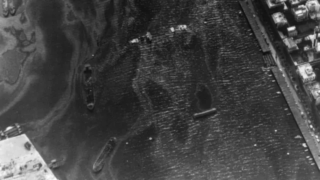 11 ноября 1956 года: Суэцкий канал заблокирован торговыми судами, затопленными по приказу Насера