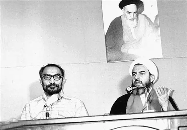 محمدی گیلانی (راست) در کنار اسدالله لاجوردی