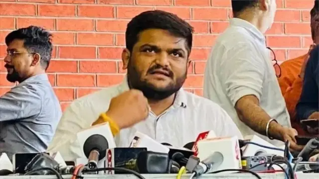 હાર્દિકનાં આંદોલનનાં એક જૂના સાથીએ કહ્યું હતું કે, "અદાલતનાં આંટા ફેરા અને જેલમાં જવાની આ ઝંઝાળને લીધે તે થાકી ગયો હતો."