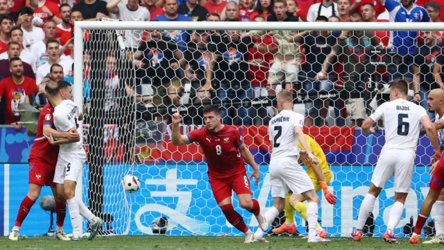 Luka Jović postiže gol u nadoknadi