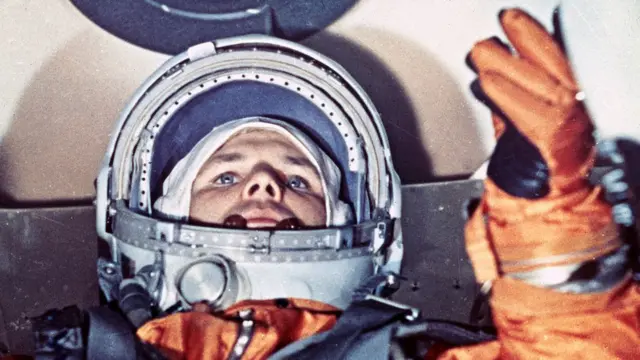 Yuri Gagarin, 1961, pouco antes da decolagem