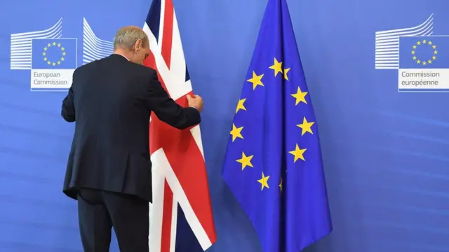 Banderas de Reino Unido y la Unión Europea