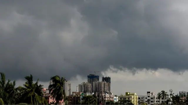 కమ్ముకున్న మేఘాలు