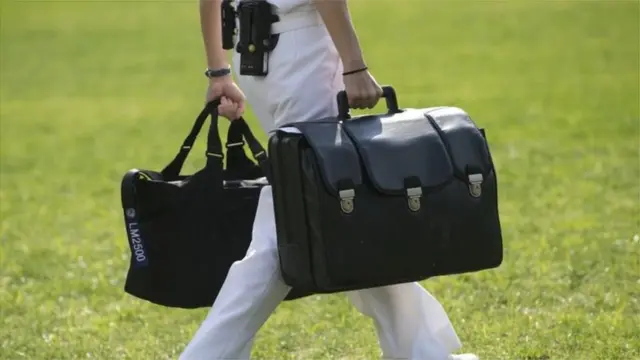 Mara nyingi, sanduku hilo haliwi mbali na Rais wa Marekani