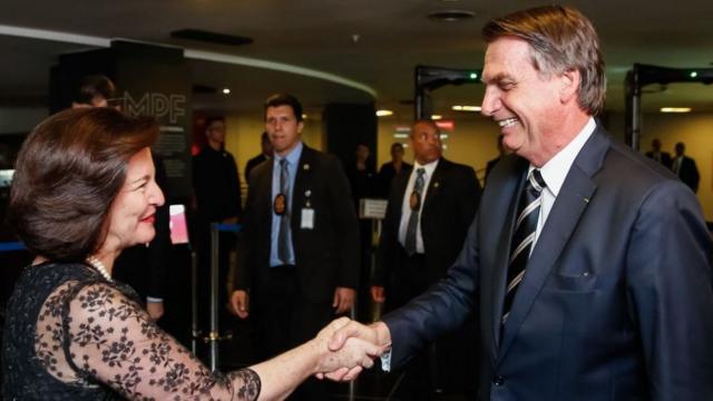 Raquel Dodge cumprimenta Jair Bolsonaro