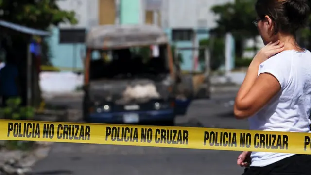 Microbus atacado en Mejicanos.