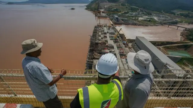 ፕሬዝደንት ኦሳያስና ጠቅላይ ሚኒስትር ዐብይ የህዳሴ ግድብን ሲጎበኙ (ማክሰኞ)