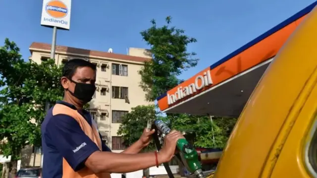 अंतरराष्ट्रीय बाज़ार में तेल के बढ़ते दाम भारत सरकार के लिए चिंता का विषय है