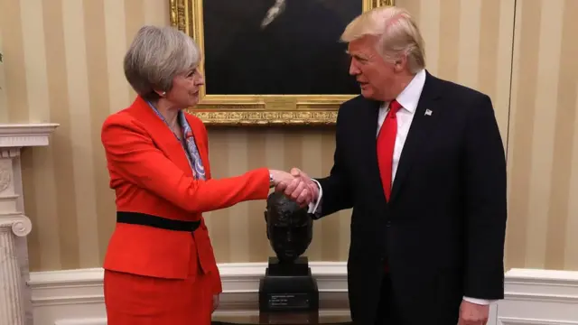 Liderler el sıkışırken