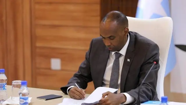 Ra'isulwasaare Kheyre ayaa ka mid ah madaxda Soomaaliya ee heysta dhalashada labaad