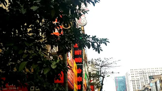 Nhưng có những người tỏ ra “băn khoăn”. Ông Nguyễn Thế Kỷ, Tổng Giám đốc Đài Tiếng nói Việt Nam, nói “Vấn đề là sử dụng nó như thế nào cho phù hợp và vẫn phát huy hiệu quả.”