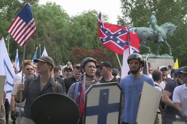 Una protesta en Charlottesville, Virginia que se tornó violenta.