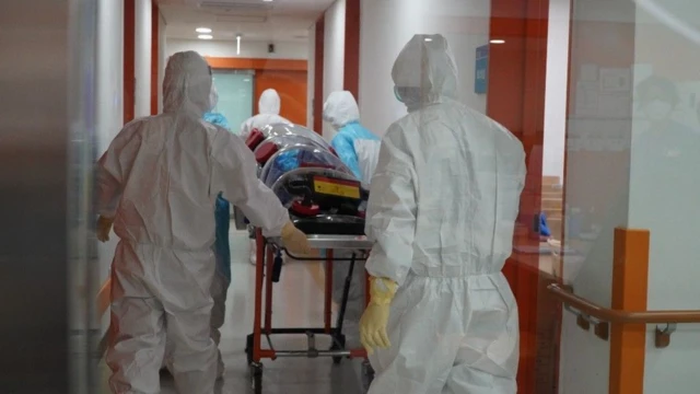 집단생활에 익숙하던 대남병원 환자들은 1인 음압격리실 생활을 불안해했다