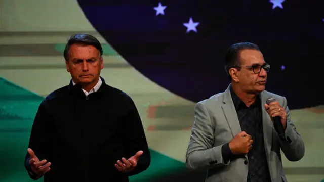 Jair Bolsonaro e Silas Malafaiacasa de aposta 1 realculto evangélico