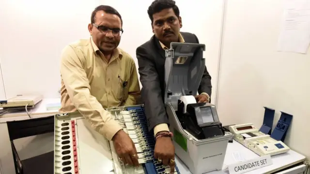 निवडणुकींसाठी अतिरिक्त मतदान यंत्रांची तयारीही करावी लागेल.