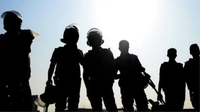 নিরাপত্তা বাহিনী।