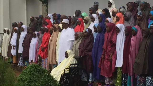 'Yan Matan Dapchi tare da Buhari