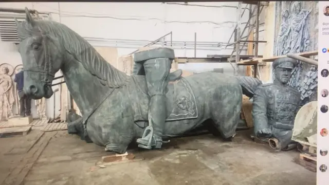 памятник Жукову