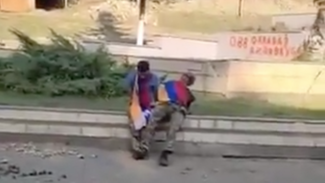 Скриншот видео расстрела плененных в Гадруте