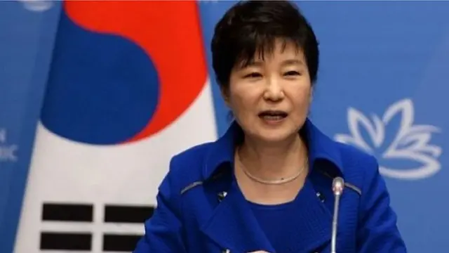Пак Кын Хе Түштүк Кореяда биринчи айым президент болуп тарыхта калды