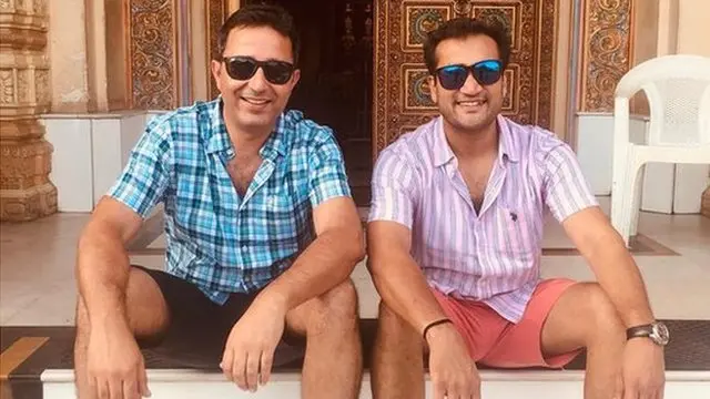 تشار اگروال (دائیں) اور سنجے مدن