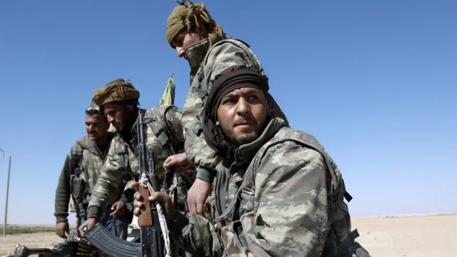 مقاتلون من قوات سوريا الديمقراطية