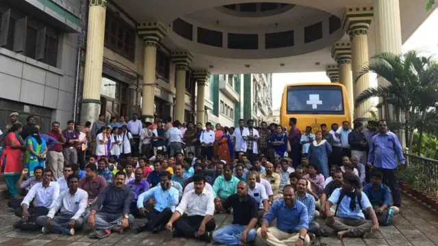 மருத்துவர்கள் போராட்டம்: தமிழக அரசு எச்சரிக்கை