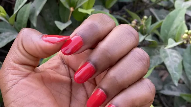 Ezra Olubi nails