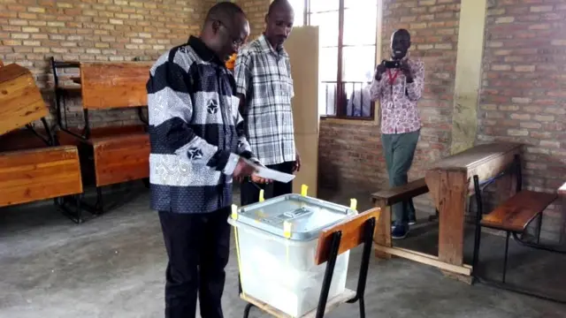 Icegera cambere c'umukuru w'u Burundi, Gaston Sindimwo