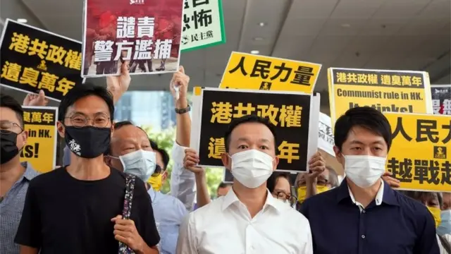 许智峯面对9项控罪,法院容许他离境。