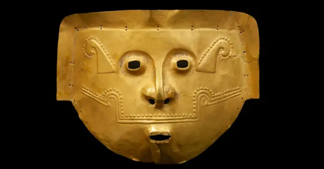 Máscara dorada.