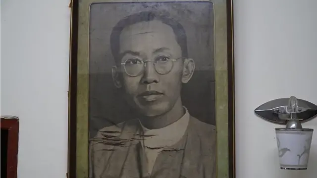 သခင်မြဟာ ပြည်ထဲရေး၀န်ကြီး၊ နောင် ဘဏ္ဍာရေး၀န်ကြီးအဖြစ် တာ၀န်ထမ်းဆောင်ခဲ့ပါတယ်။