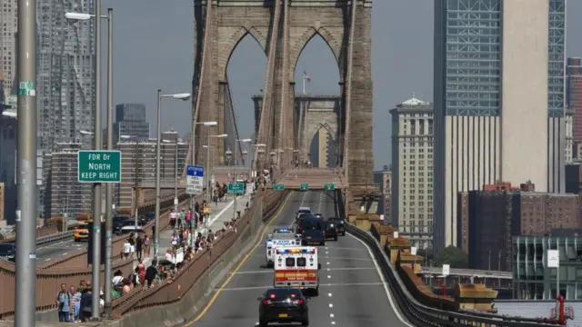 Puente de Brooklyn cerrado por la caravana de El Chapo hacia la corte federal de Brooklyn.