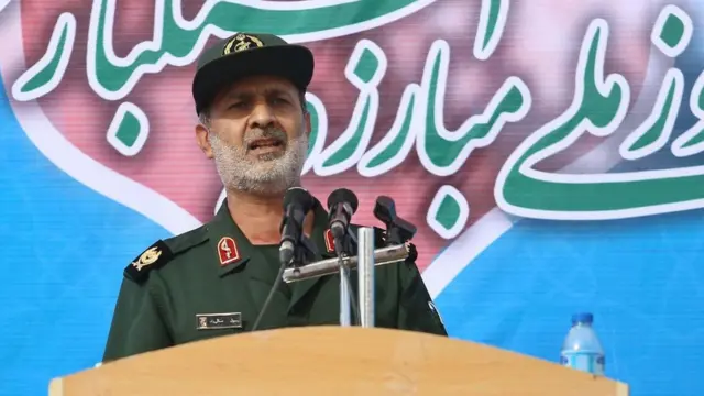 تصویری از سخنرانی رسول سنایی راد هنگامی که معاون سیاسی سپاه بود