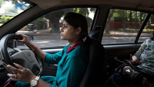 డ్రైవింగ్ లైసెన్స్ కోసంఆర్‌టీవో చుట్టూ తిరిగే బాధను తగ్గించడమే లక్ష్యంగా ఈ నిబంధనలు సిద్ధం చేసినట్లు కేంద్ర మంత్రి నితిన్ గడ్కరీ చెప్పారు.