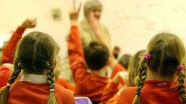 Бактылуу балалык толук кандуу үй-бүлөдө, эне-атанын мээримине бөлөнүп өтүшү керек