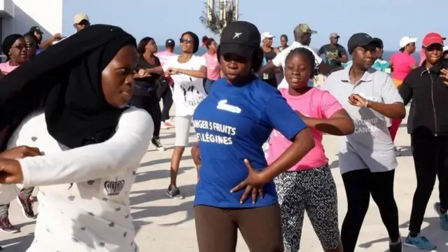 Il ne suffit pas d'avoir une bonne alimentation, il faut aussi pratiquer régulièrement une activité physique.