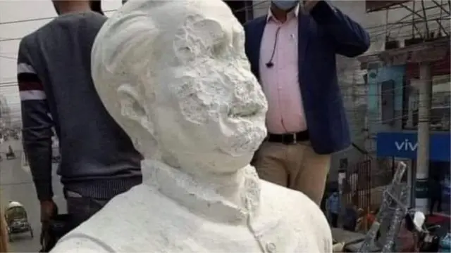 কুষ্টিয়ায় গত ৫ই ডিসেম্বর শেখ মুজিবের নির্মাণাধীন ভাস্কর্য ভাঙচুরের ঘটনায় চারজন গ্রেপ্তার রয়েছে।