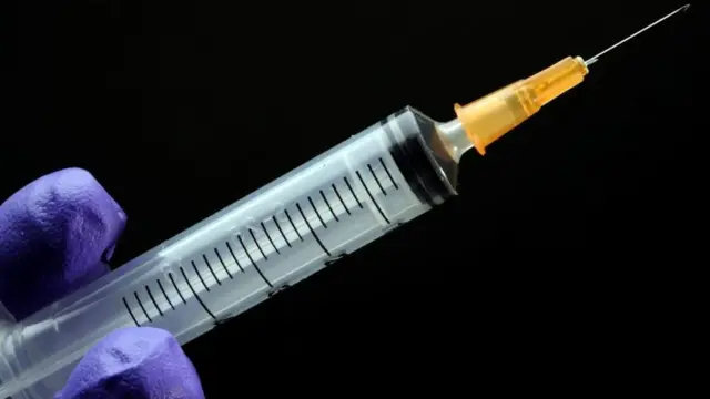 অস্থায়ী চেতনানাশক ব্যবহারের পর ঝি ঝি ধরার মত অনুভূতি তৈরি হওয়ার কথা জানিয়েছেন অনেকে