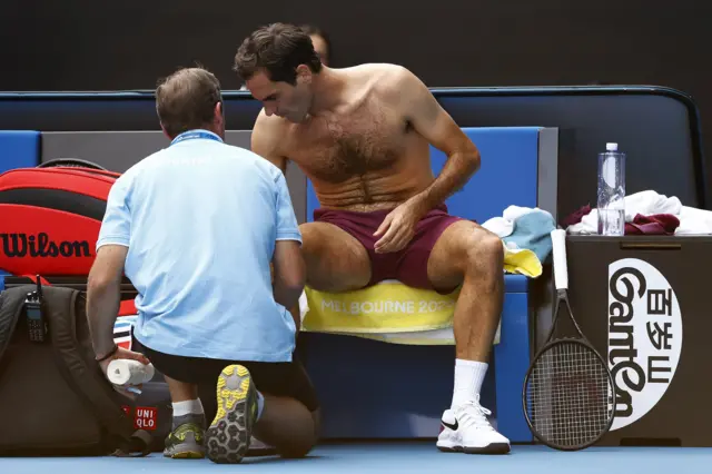 راجر فدرر در میانه مسابقه به دلیل مصدومیت درخواست استراحت پزشکی کرد