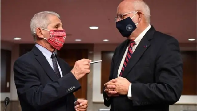 Dr. Fauci (solda) ve Dr. Redfield Senato komisyonu toplantısı öncesinde konuşuyor