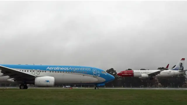 वीजपुरवठा ठप्प झाल्यामुळे विमानतळाच्या कामकाजावर परिणाम झाला आहे.