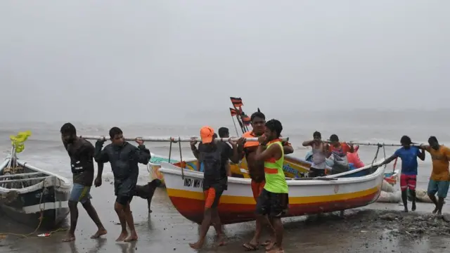 મહારાષ્ટ્રમાં ભારે ખાના-ખરાબી