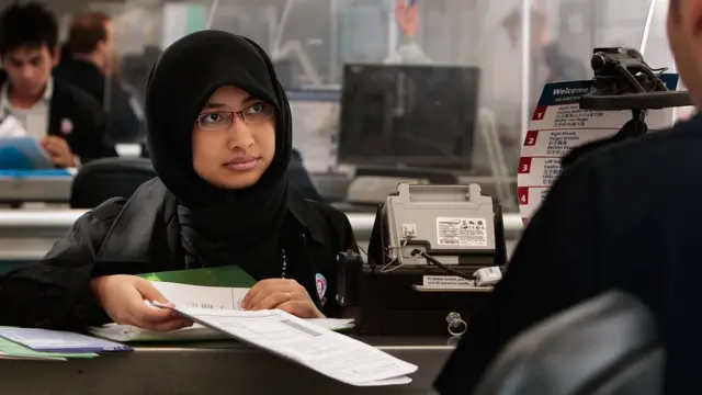 Una visitante extranjera en un punto de control