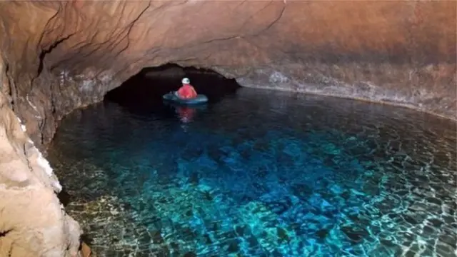 Thailand boys trapped in caves