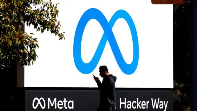 Mark Zuckerberg Facebook change name "Metaverse"