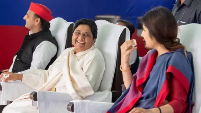 अखिलेश यादव, डिंपल यादव और मायावती