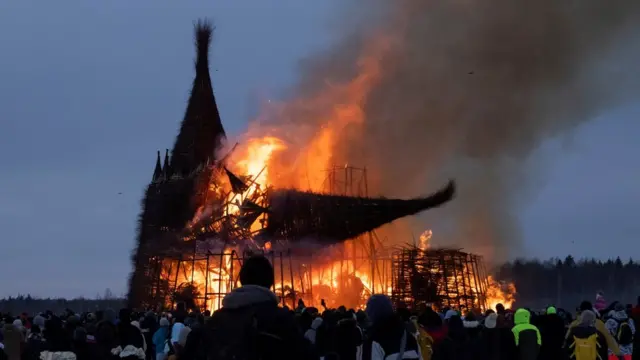 Сожжение "замка корона-людоеда"